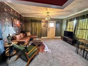 Bigfoot Hunters Haven-1bed1bath-deck-russell Ks
